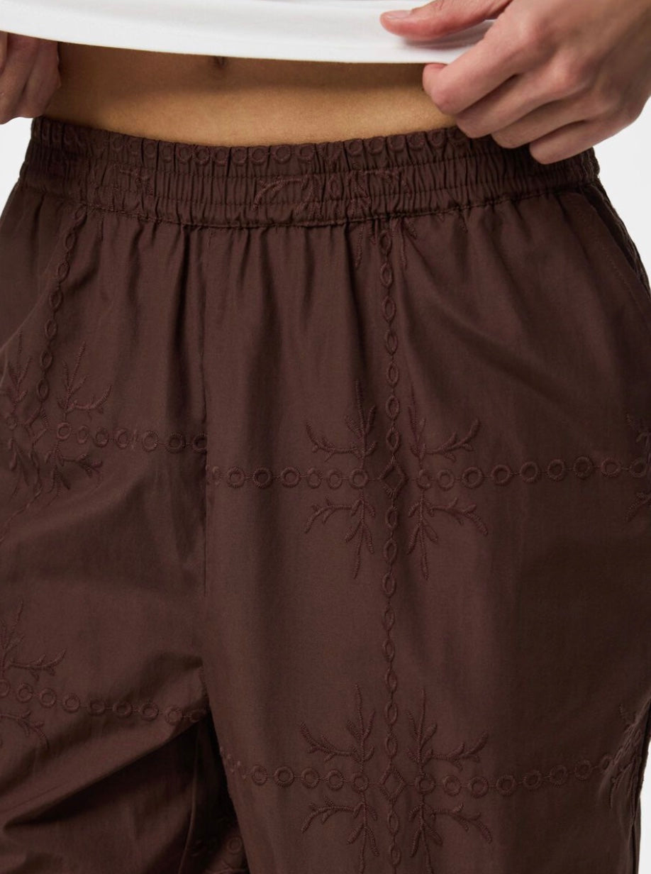 Pantalón bordado PCPIPPA de Pieces