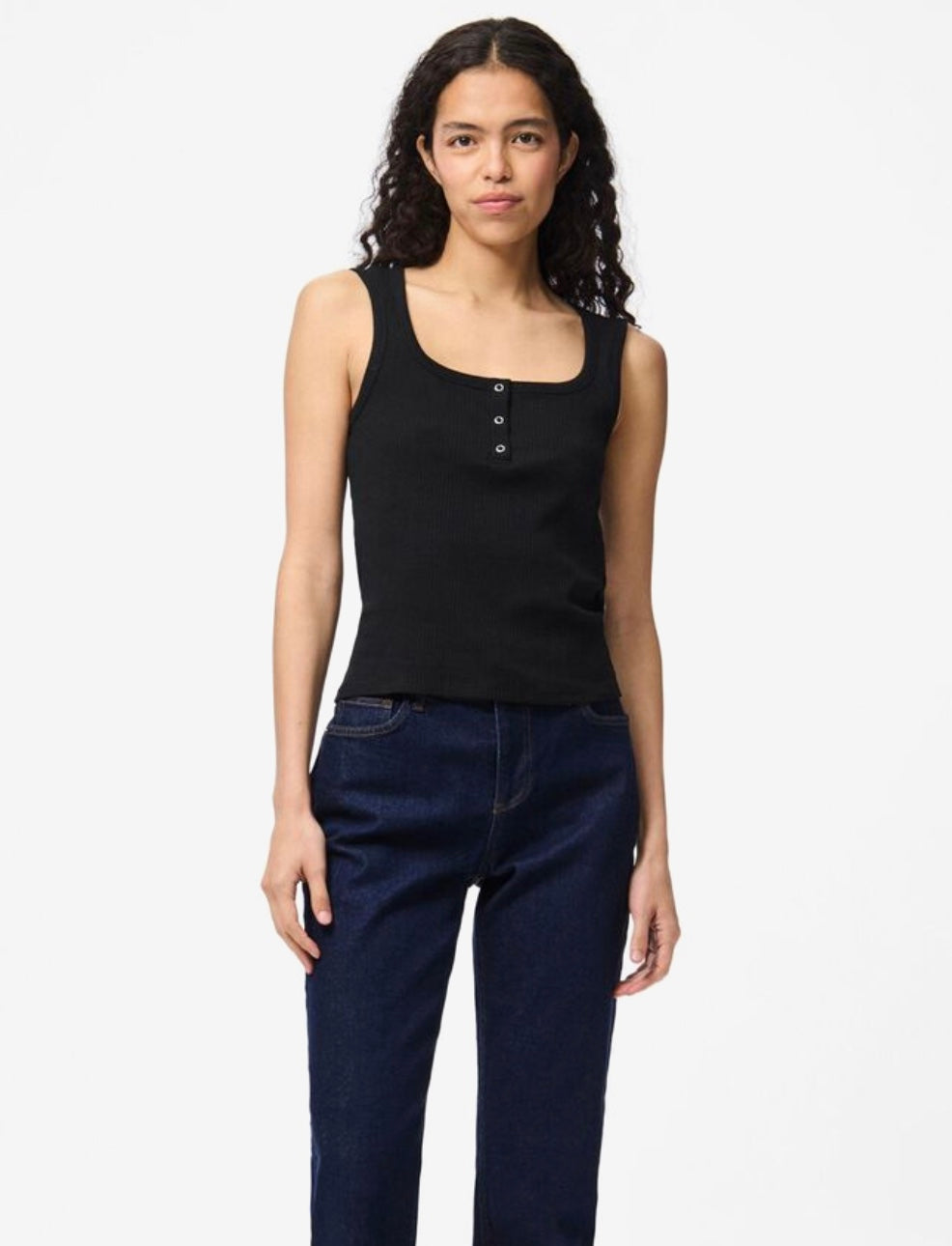 Top negro cuello cuadrado PCKITTE de Pieces