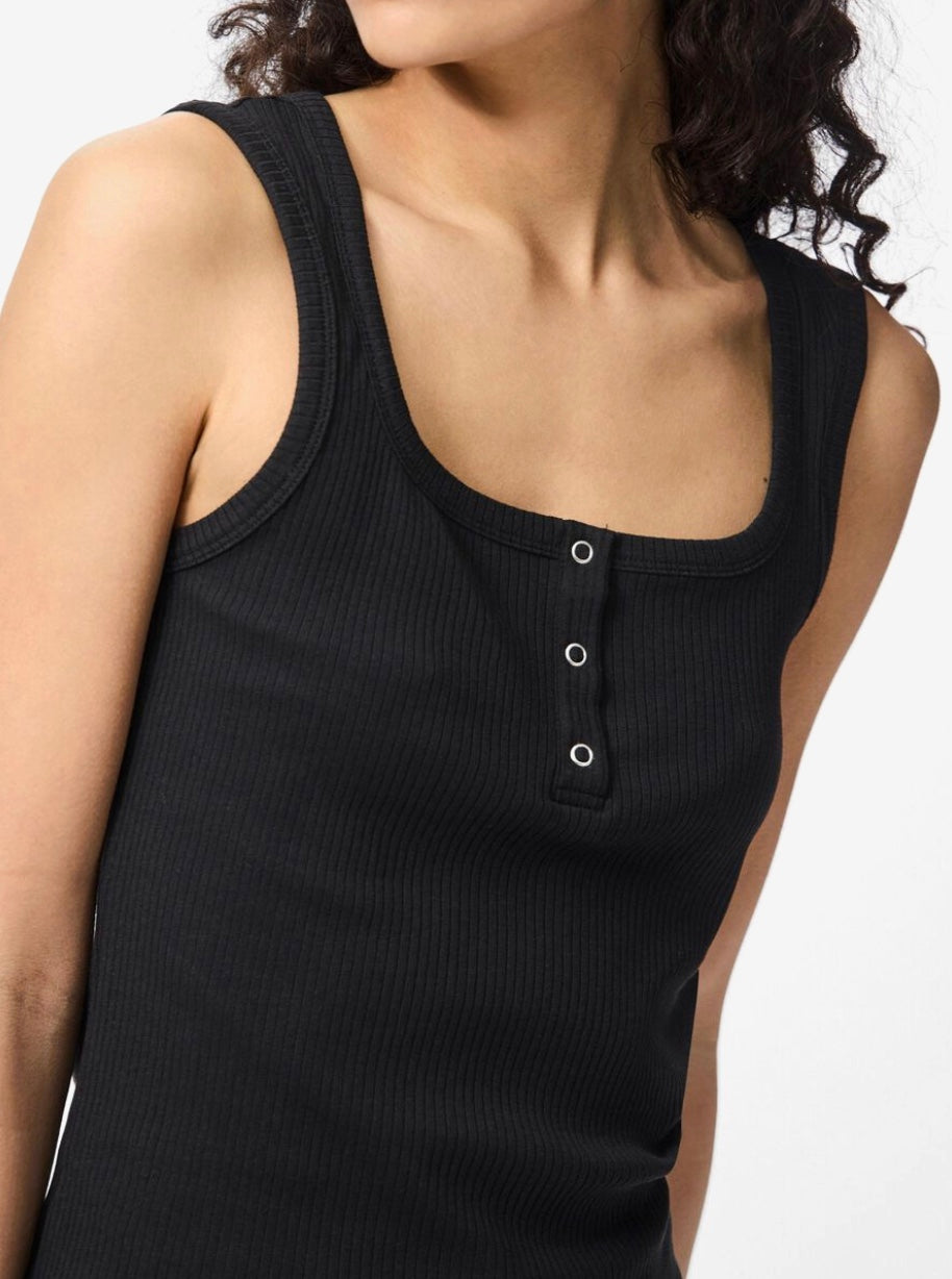 Top negro cuello cuadrado PCKITTE de Pieces
